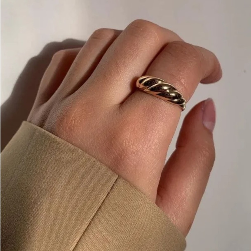 Mejuri 14k Solid Yellow Gold Thin Croissant Dome Ring Size 6